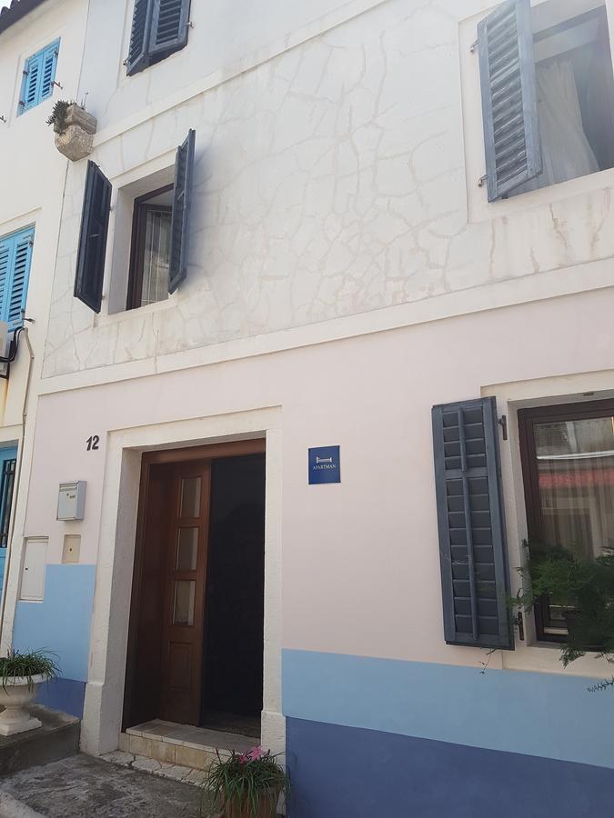 Ivanis Apartment